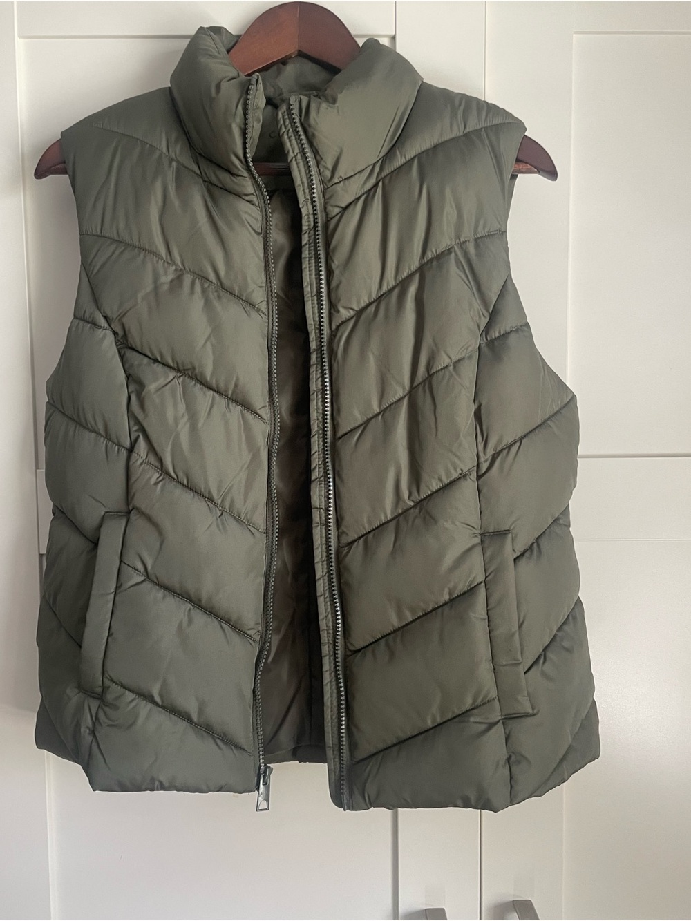 Cole haan puffer vest size medium